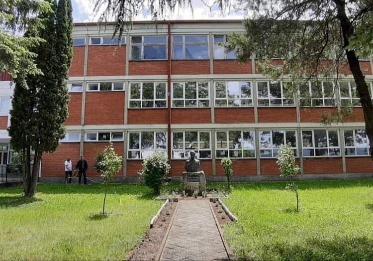 Vetëm 48 nxënës, përfundojnë semi-maturën në Bujanoc, por ja sa regjistrohen në klasë të parë