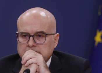 Vuçeviq jep dorëheqje nga posti i kryeministrit të Serbisë