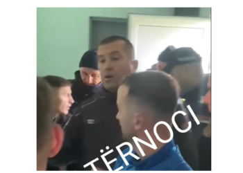 VIDEO/Skena të turpshme në Bosilegrad – Reagon KF Tërnoci pas hyrjes së policisë në zhveshtore