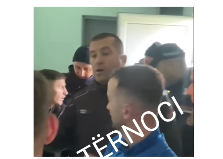 VIDEO/Skena të turpshme në Bosilegrad – Reagon KF Tërnoci pas hyrjes së policisë në zhveshtore