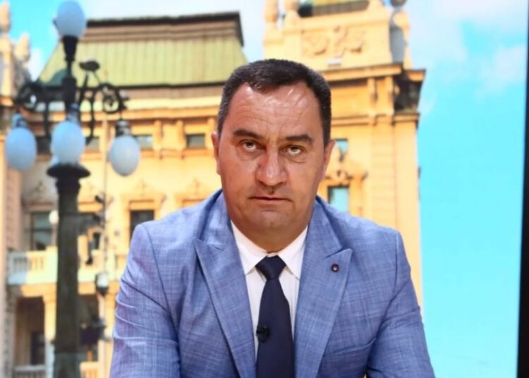 Mitroviq kundër Mustafit: Pranimi në polici bëhet përmes konkursit, jo me deklarata publike