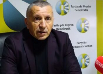 Kamberi: Pasivizimi i adresave të shqiptarëve duhet të bëhet pjesë e bisedimeve Serbi-BE si problem i të drejtave të njeriut