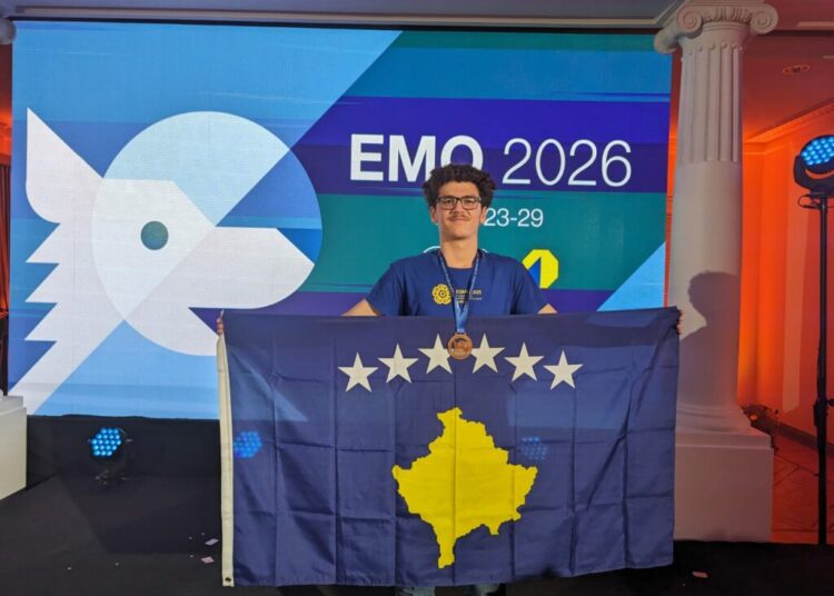 Talenti nga Presheva, Ajan Hajrullahu, fiton medalje në Olimpiadën Europiane të Matematikës (FOTO)