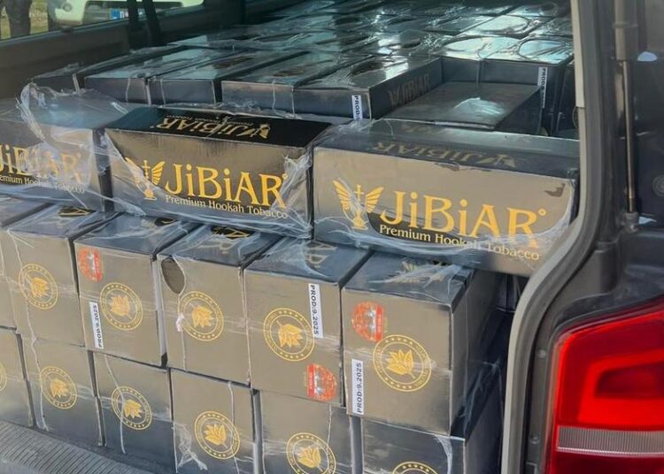 Kapet me 750 kg duhan pa akcizë në kufi me Preshevën, arrestohet një shtetas i Maqedonisë së Veriut (FOTO)